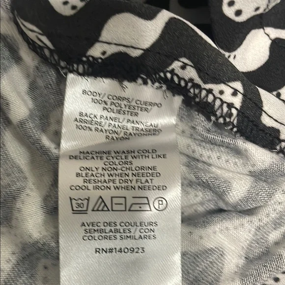 LOFT Black and White Patterned Women's Top - Picture 7 of 7
